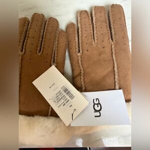 UGG Women’s Tan Leather Shearling Gloves NWT